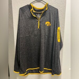 Men’s Iowa Hawkeyes Colosseum Heathered Gray and Yellow Pullover
